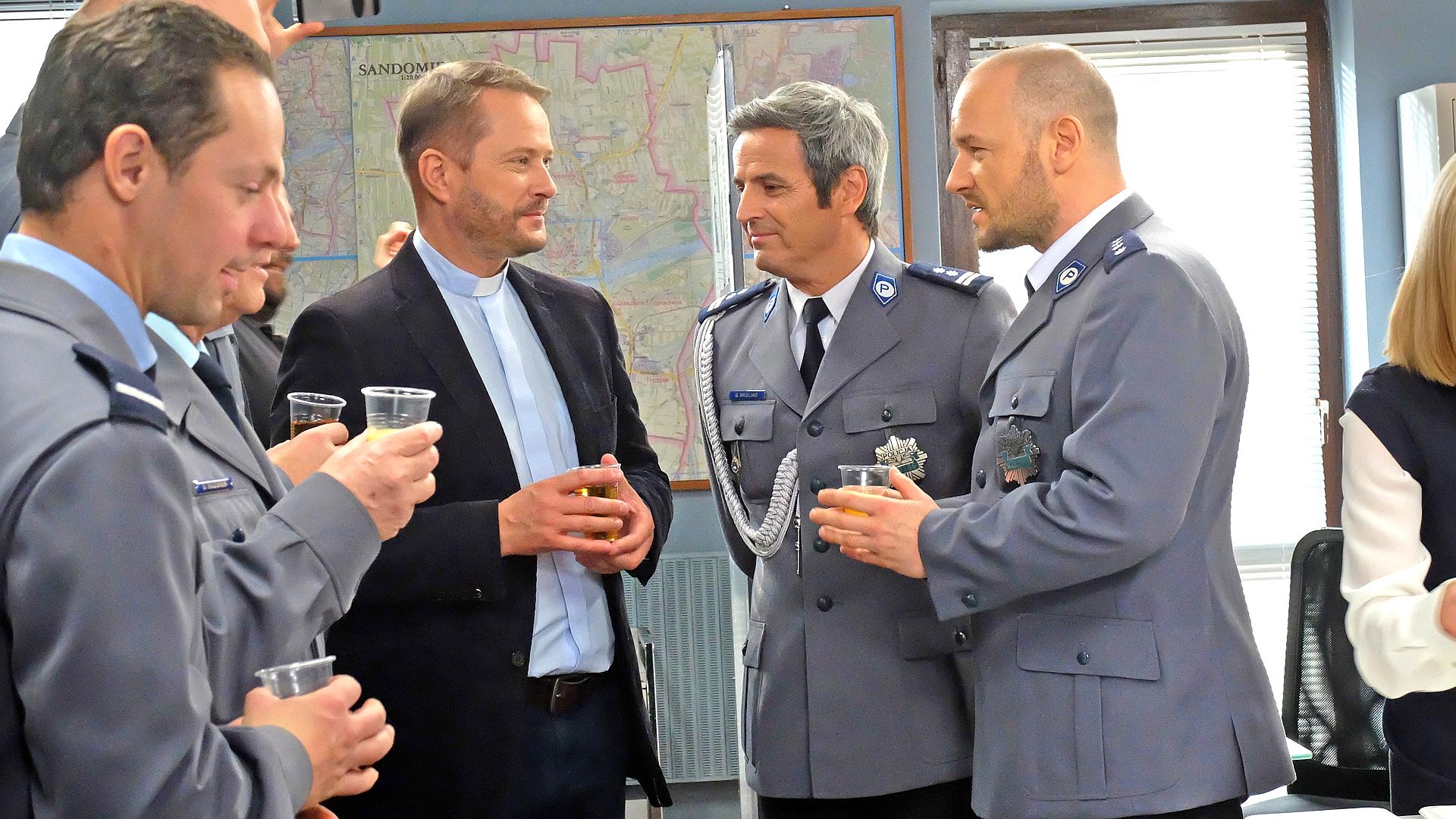 Ojciec Mateusz 15