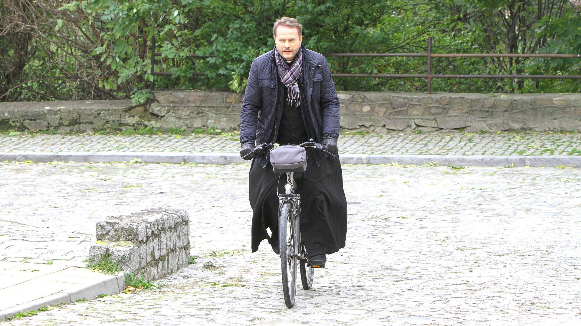 Ojciec Mateusz 19