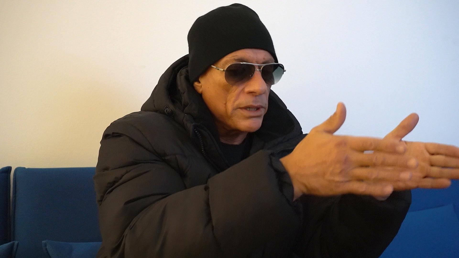 Van Damme. Cios za ciosem